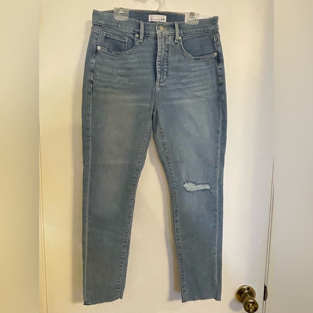NWT LOFT 'The Skinny' mid rise lighter wash stretch jeans 6/28 petite